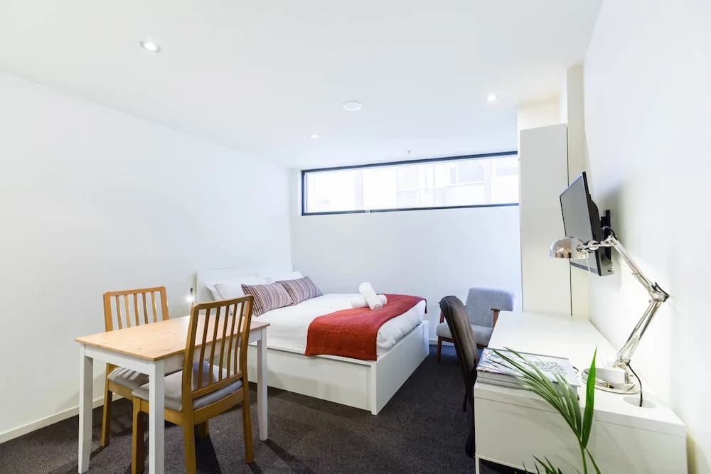 EMILY, Carlton Studio Apartment - photo 2
