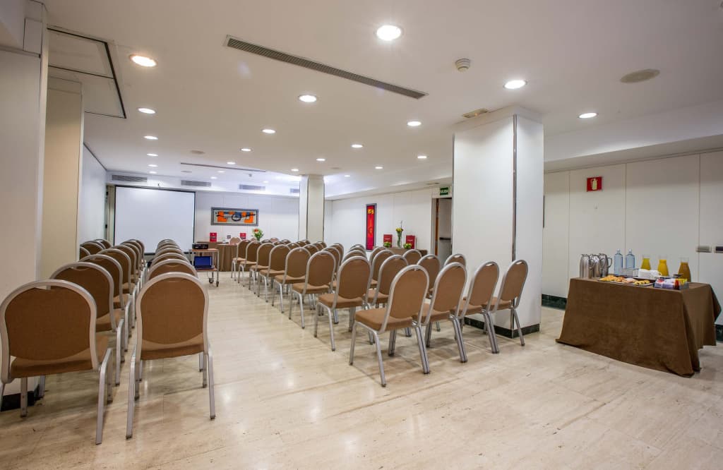 Leonardo Hotel Madrid City Center - photo 40