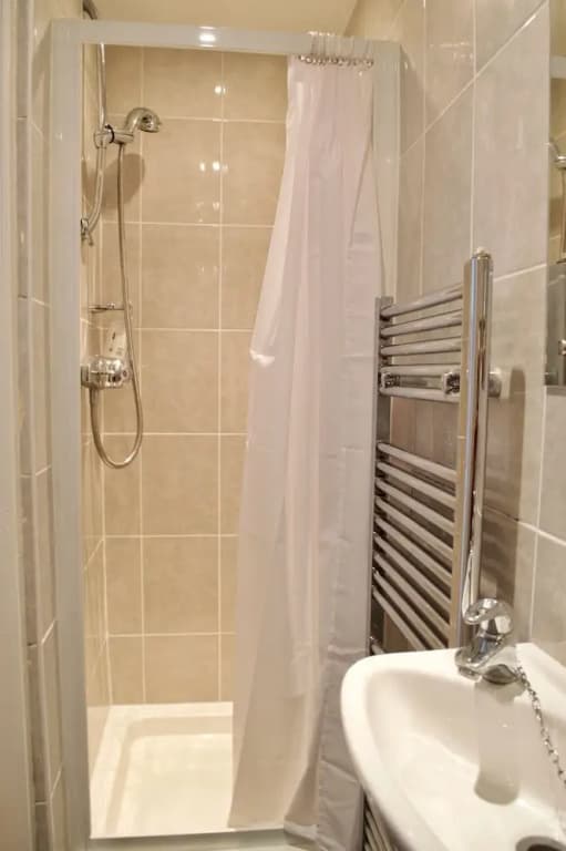 1 Bedroom Flat With Sofabed Sleeps 4 - photo 6