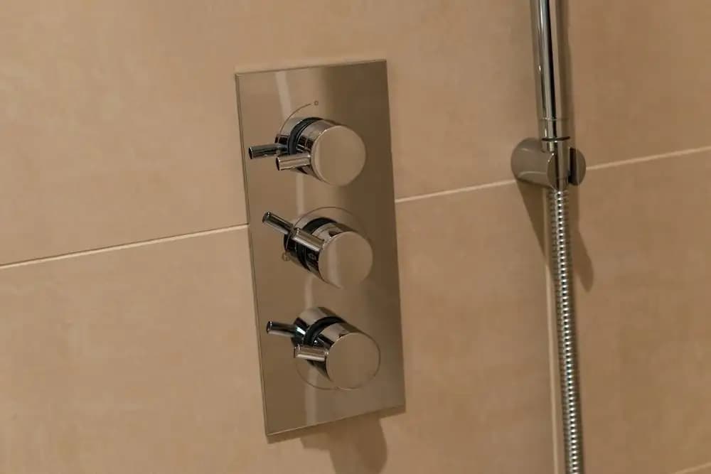JOIVY Super Central Luxury Edinburgh Apartment - photo 8