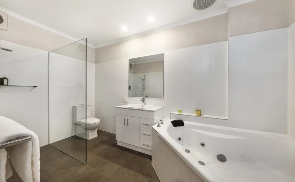 Moonlight Bay Apartments - photo 8