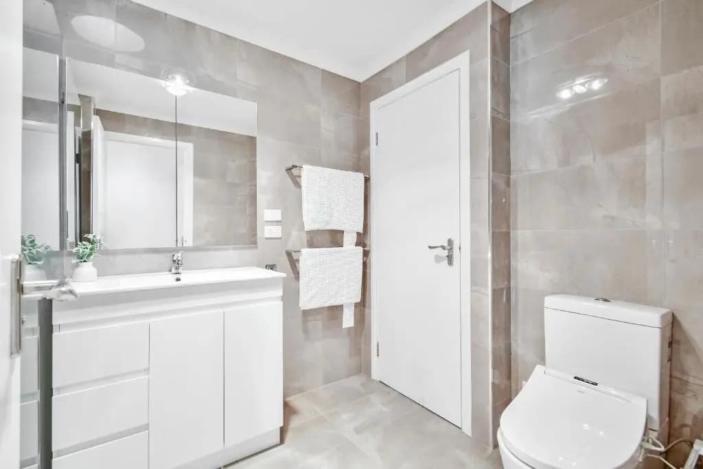 Lovely 3 bedroom unit - photo 7