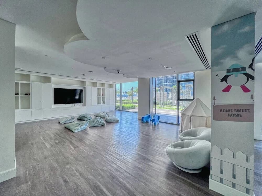 Bright 2BR in top Creek Rise Tower - photo 10