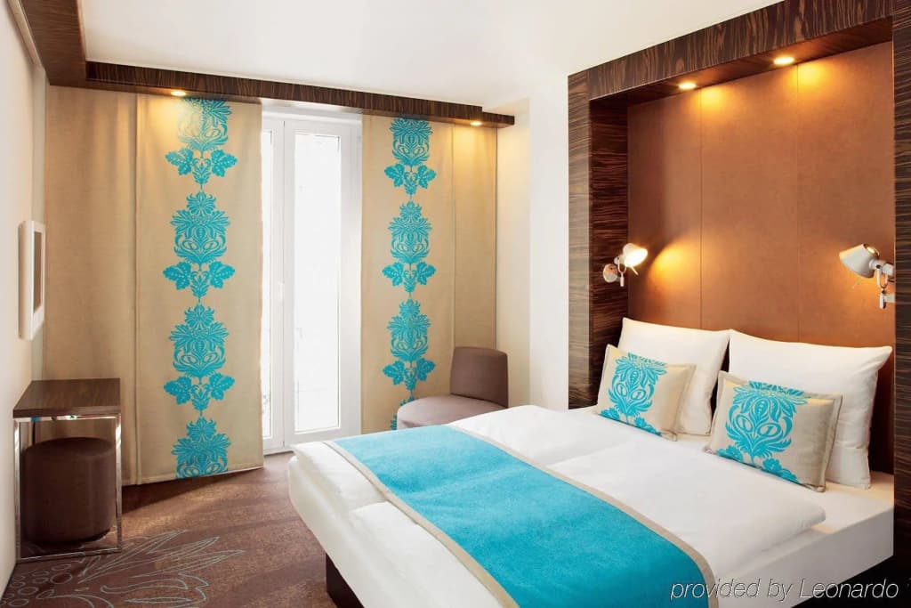 Motel One Berlin-Bellevue - photo 4