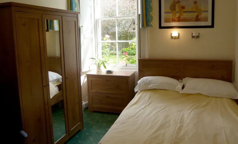Silver Lining - Mile Apartments - photo 5