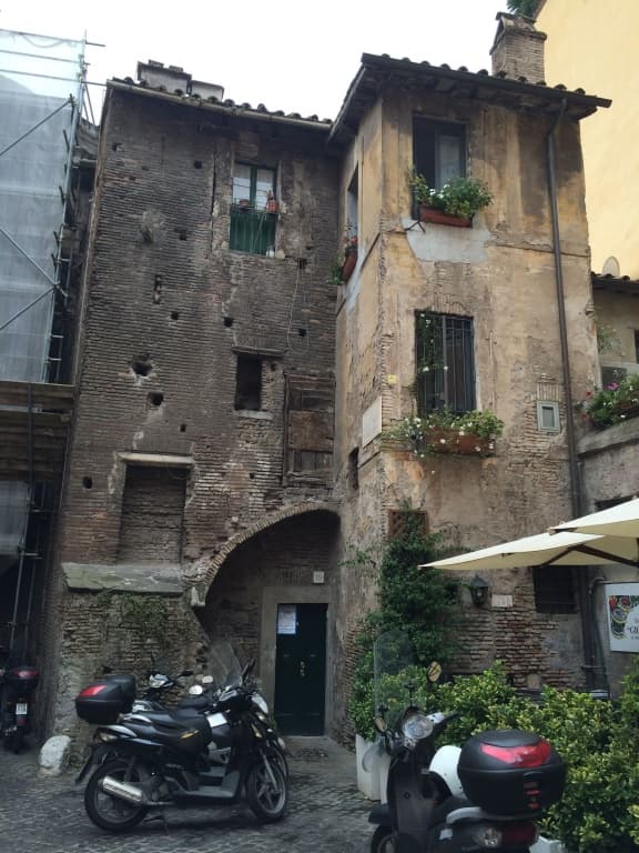 Damiani & Sister Guest House - photo 1