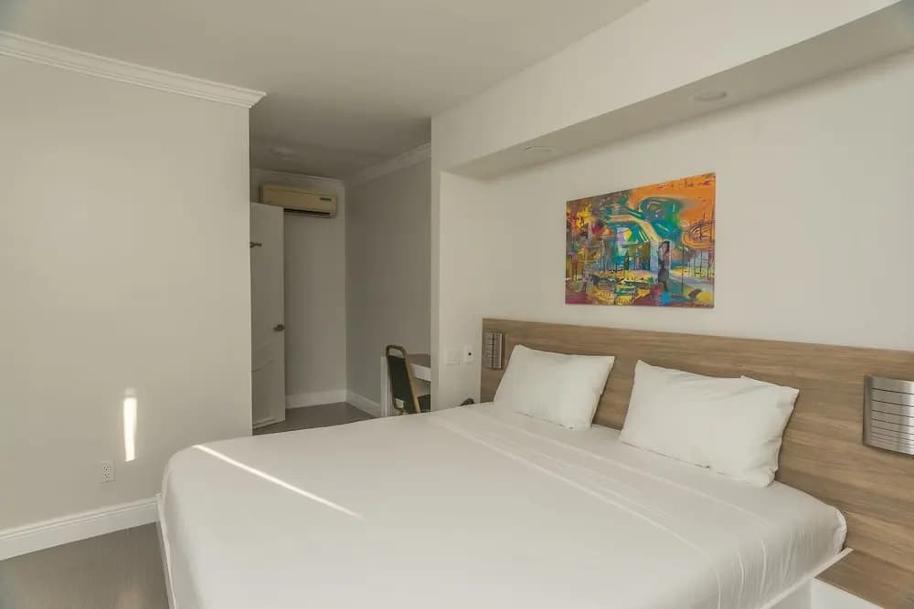 The Biscayne Hotel - photo 4