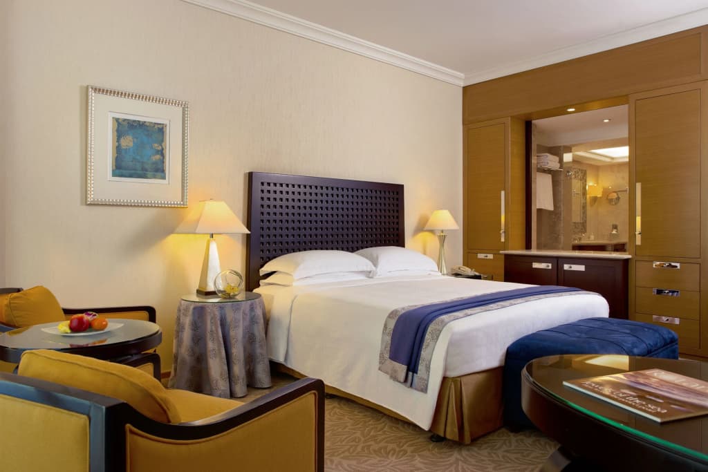 Beach Rotana Hotel - photo 11