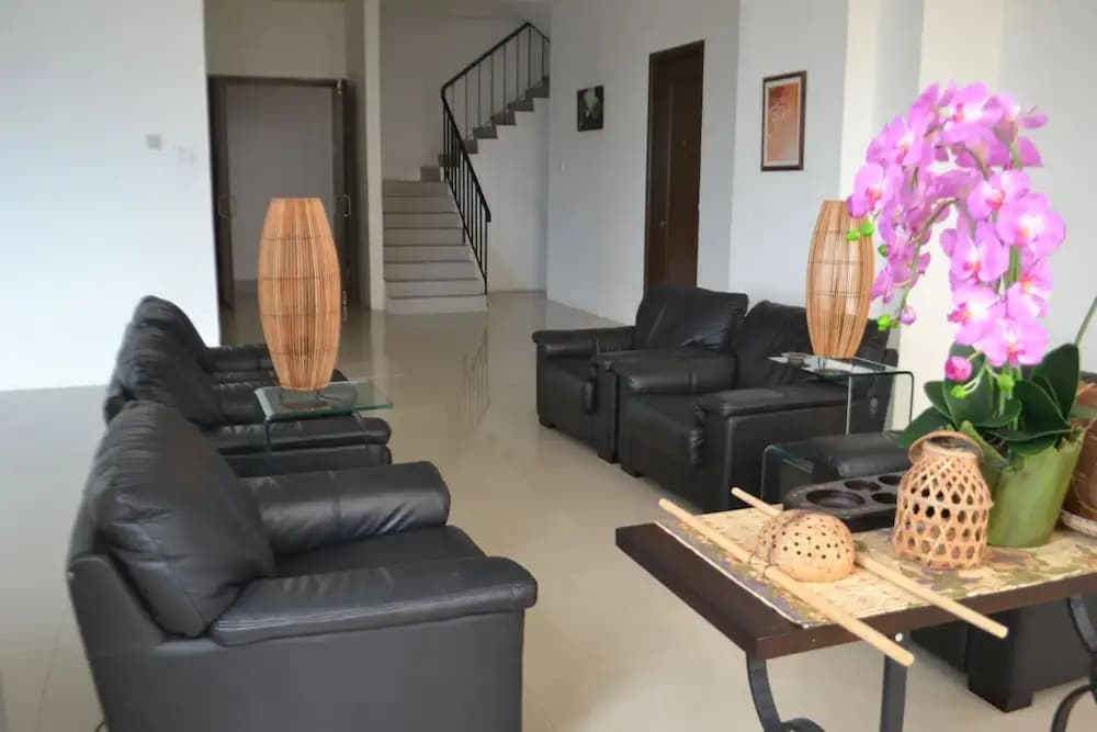 Mutiara Penthouse Hotel - photo 10