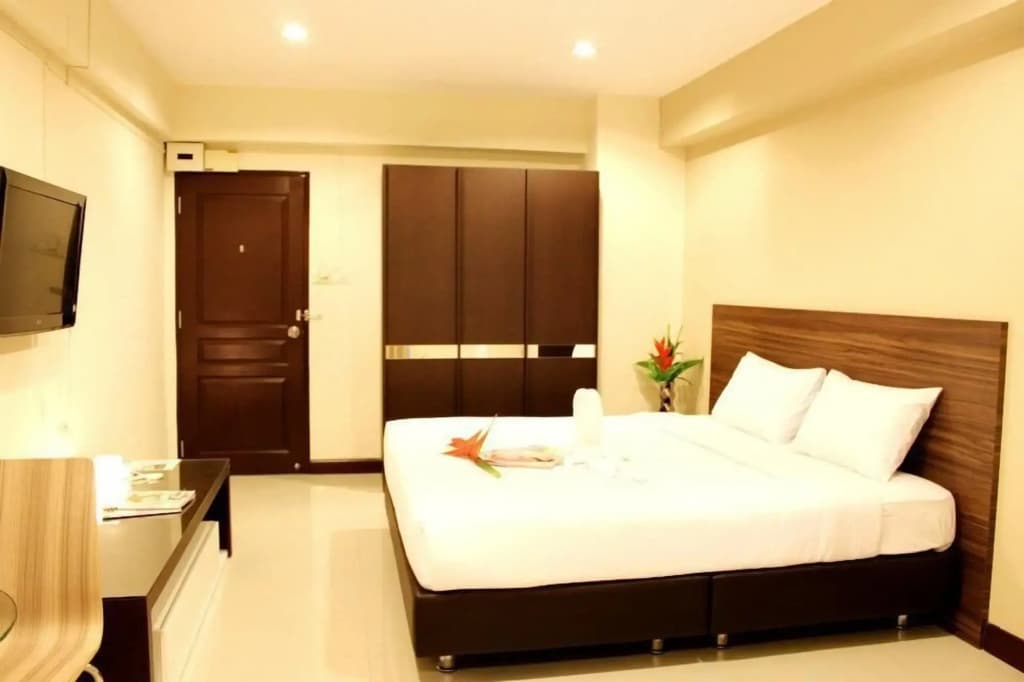 14 Avenue - photo 6