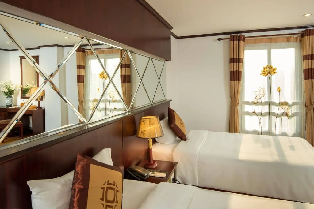 May De Ville Lakeside Hotel - photo 5