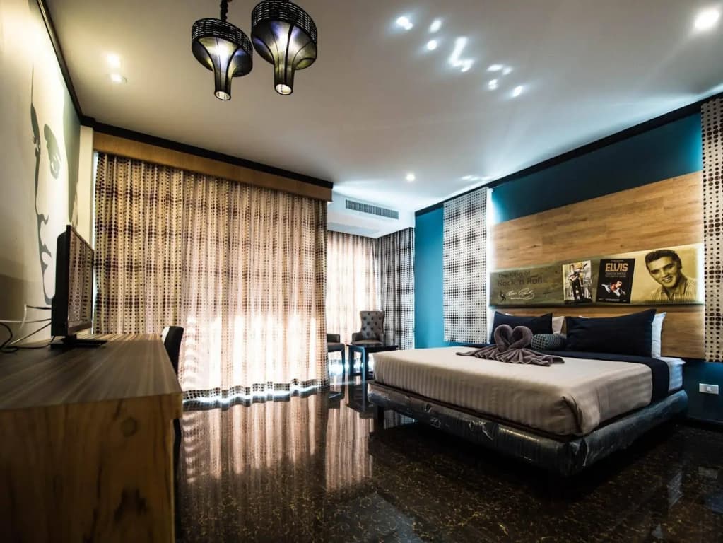 The River Scene Hotel - photo 8