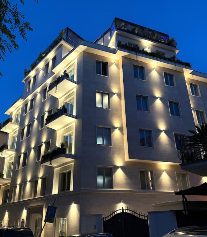 J Maluni City Hotel - photo 1