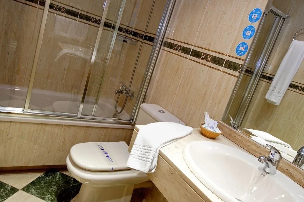 Hostal Sil & Serranos - photo 9