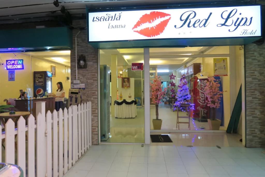 Red Lips Hostel - photo 17