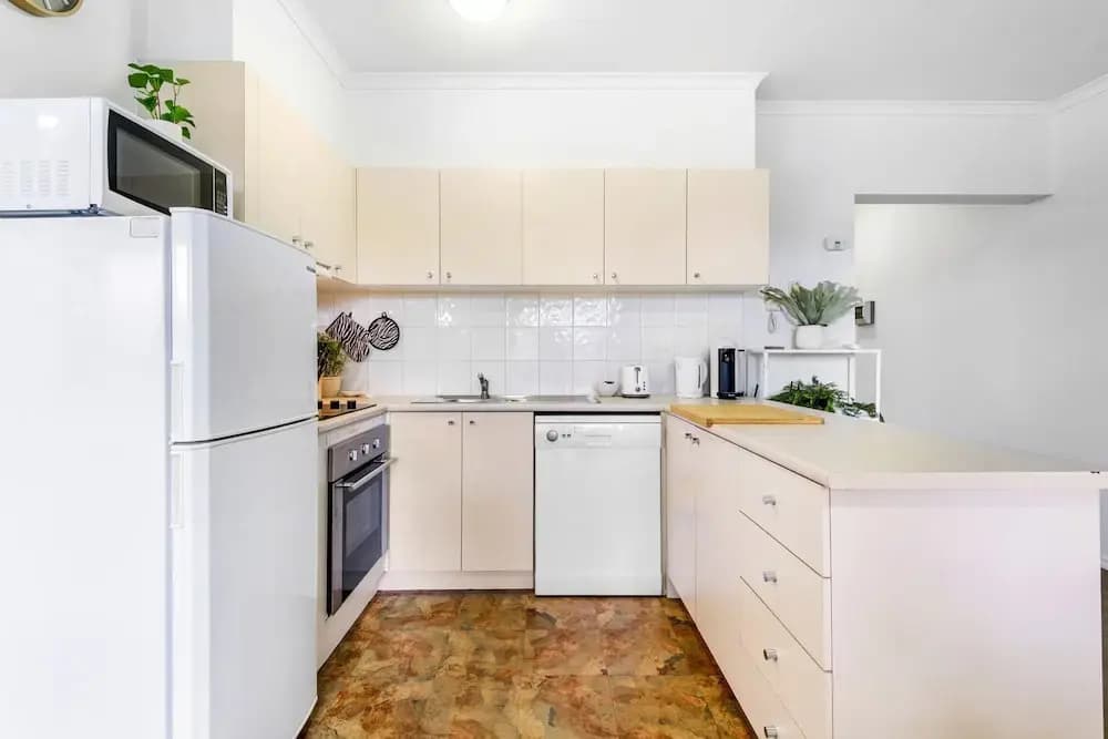 Chic 2-bed Apartment Near Albert Park - photo 9