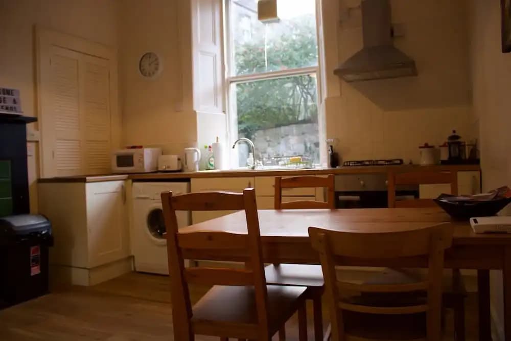 3 Bedroom City Centre Apartment - photo 6