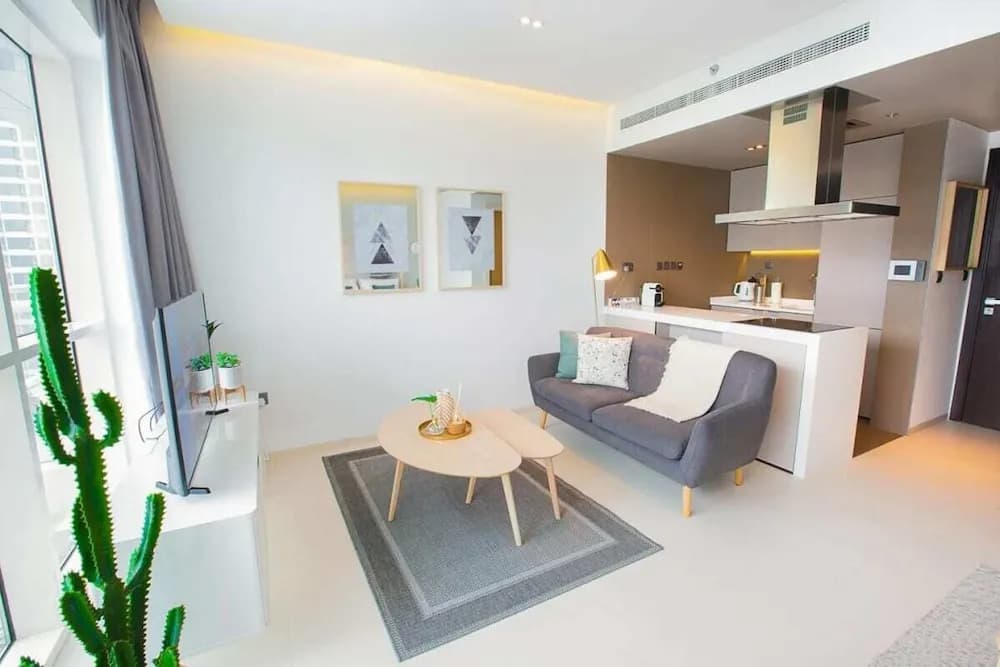 Newly Designed Apartment Walk to the Beach - photo 4