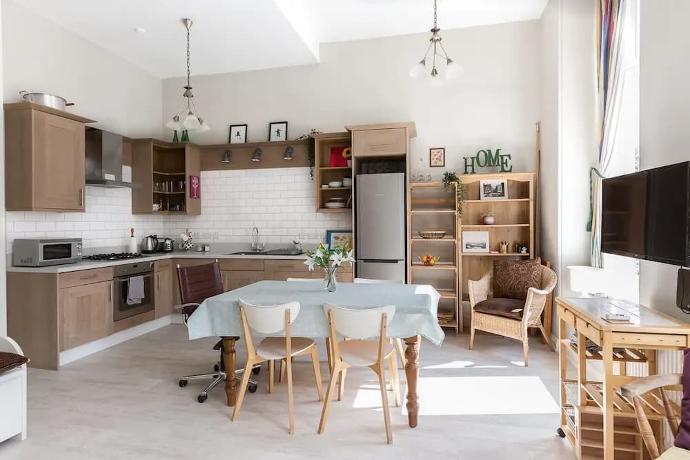 Bright Two BR Period Apartment in Whitechapel - photo 16
