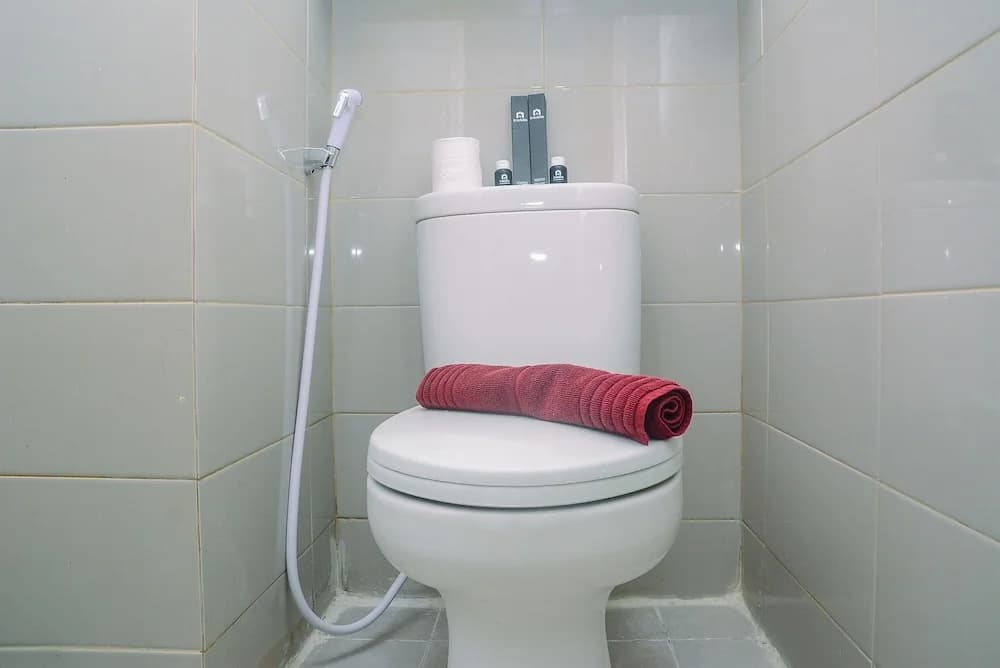 Furnished Green Pramuka City 2BR Apartment near Mall - photo 9