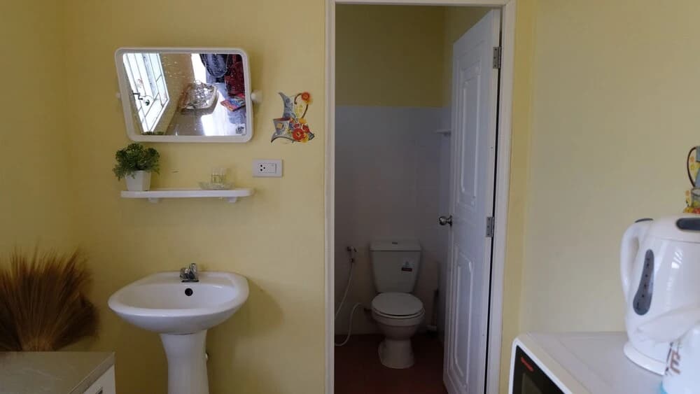 Hasanah Guesthouse - photo 10