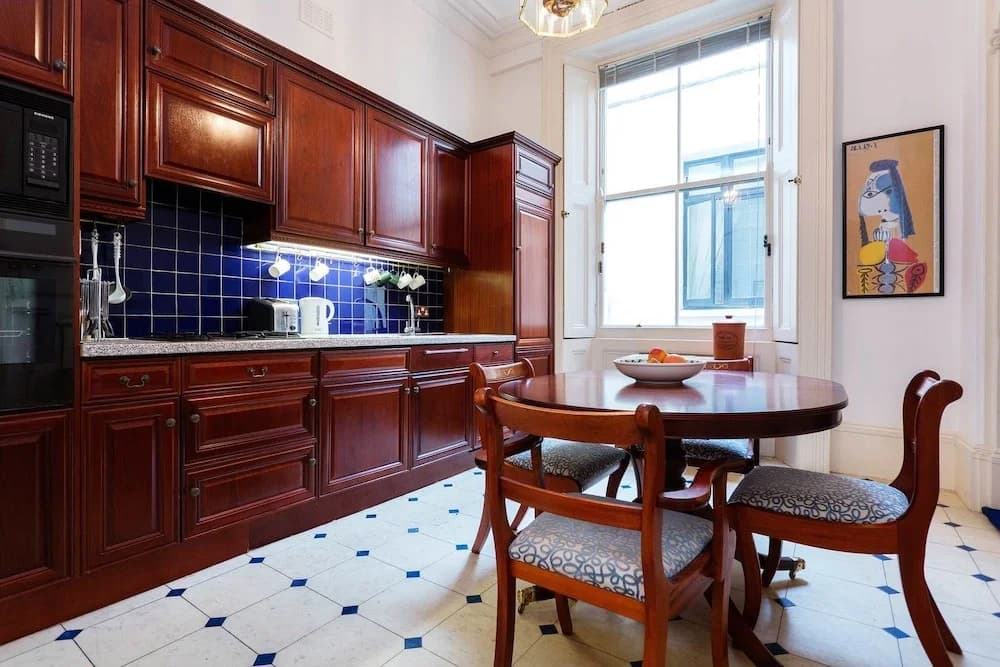 Queen's Gardens Flat - photo 12