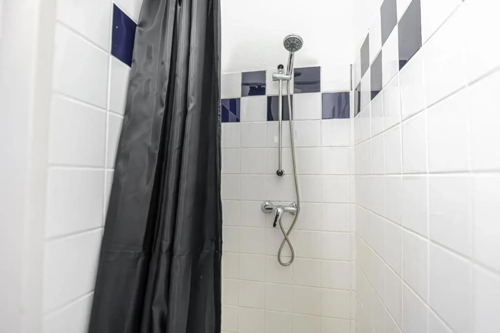 Comfortable 2BR Apt. Central and Well Connected - photo 16