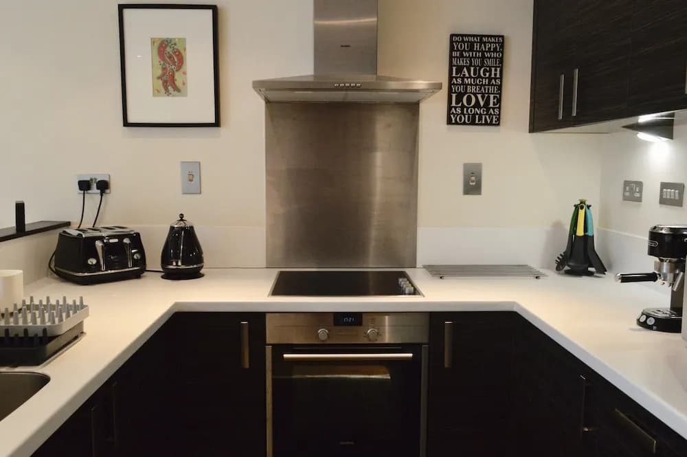 Bright Centrally Located Apartment - photo 12