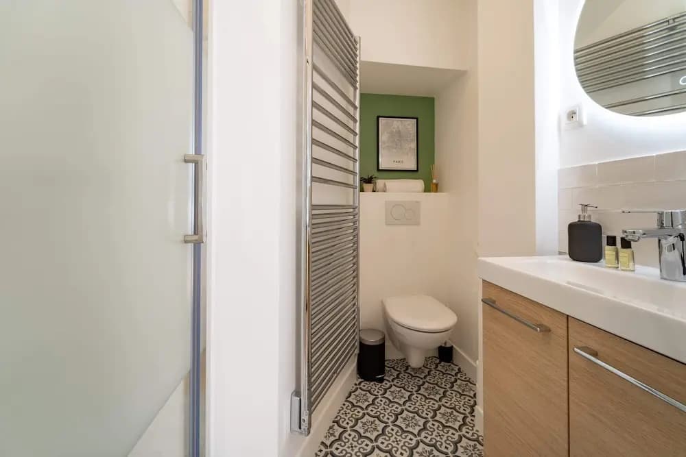 Beautiful 2-bedroom Apartment in South Pigalle - photo 7