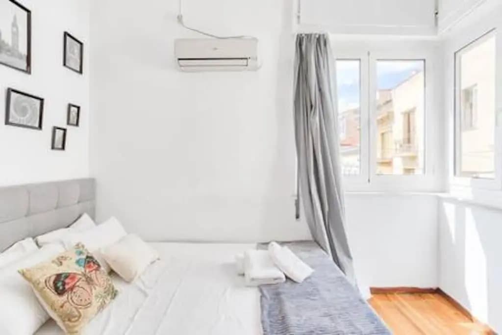 3Bdr Ideal Central Athenian Apt - photo 2