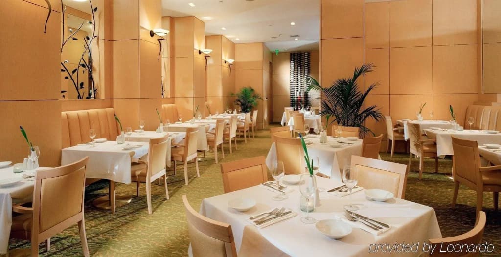 Orchard Garden Hotel - photo 22