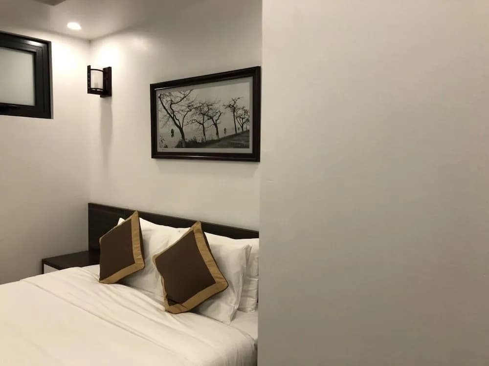Helenhalong Hotel - photo 3