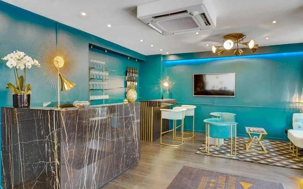 Hotel Carladez Cambronne - photo 19