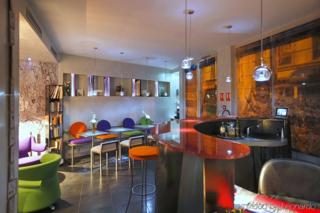 Apostrophe Hotel - photo 2