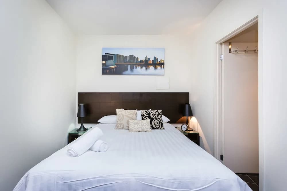 Imogen, Melbourne Studio Apartment - photo 1