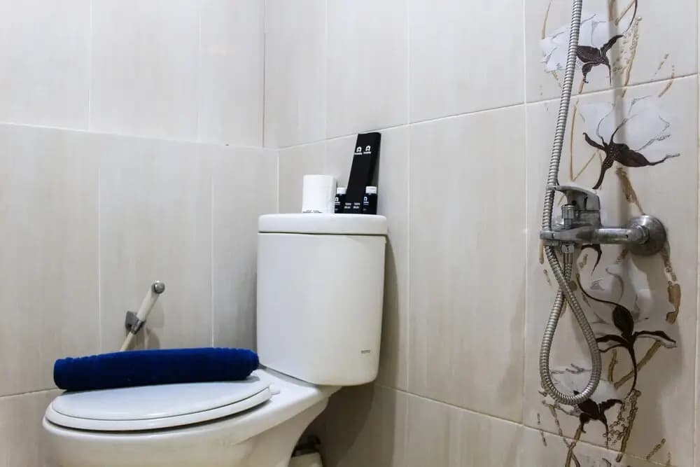 Fully Furnished and Cozy Design 1BR Green Pramuka Apartment - photo 6