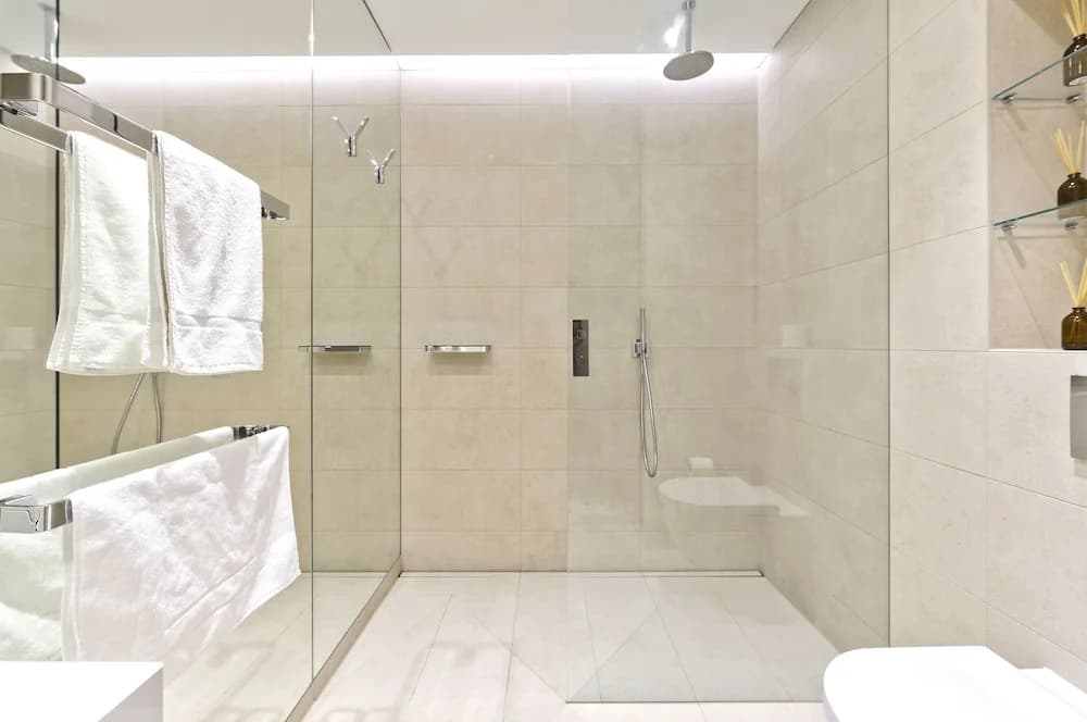 Luxury Waterfront Studio in Canary Wharf by Underthedoormat - photo 10