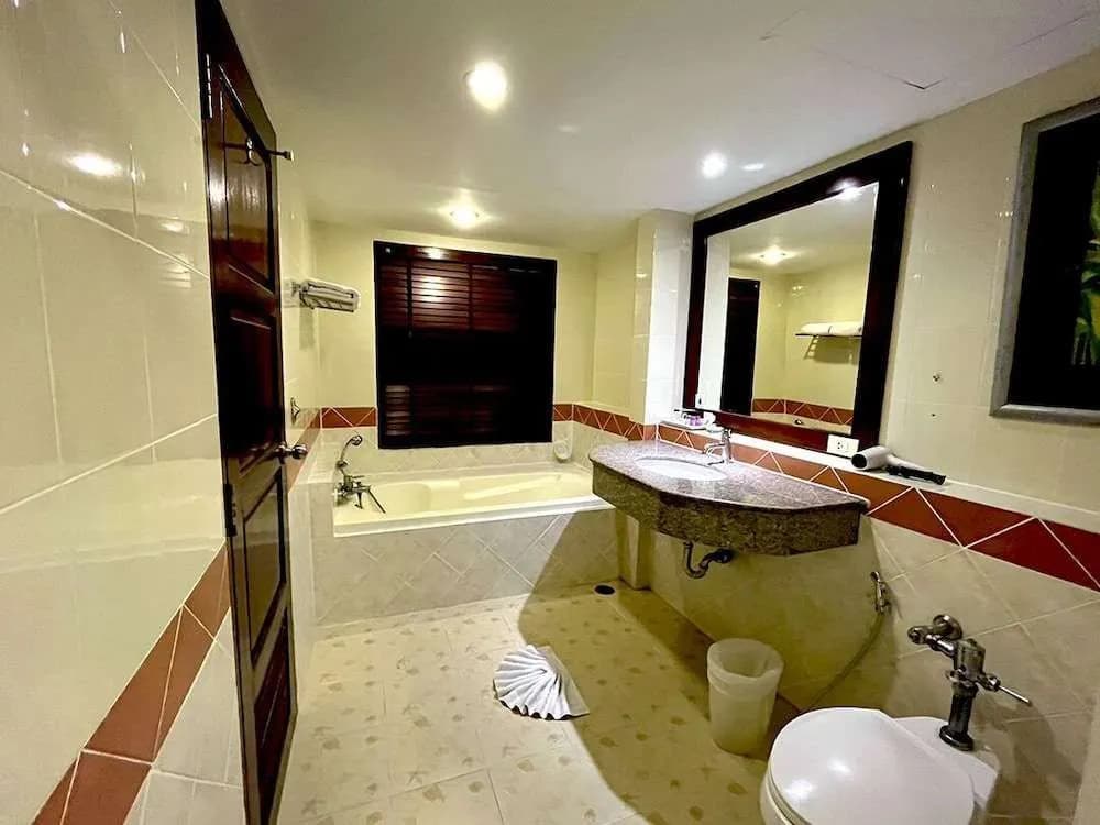 B Buri Hotel - photo 7