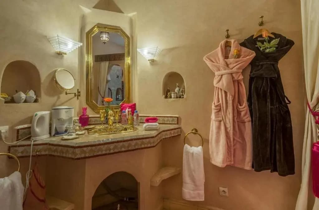 Room in BB - Riad Anabel - Rose Suite - photo 10