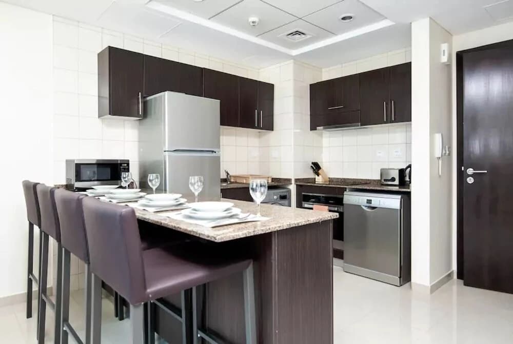 SuiteLets - Bay Central Suites - photo 9