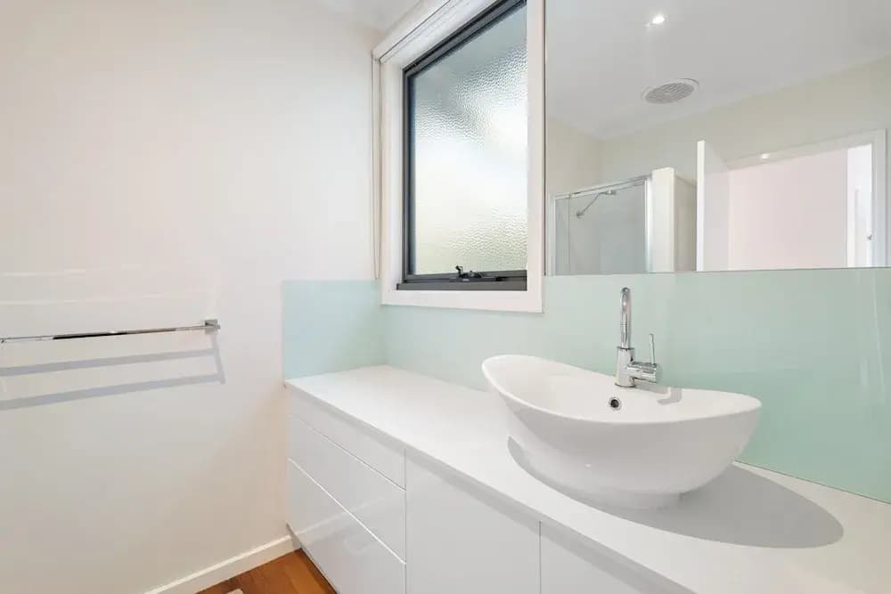Luxurious 3-bed Home With Outdoor Spa - photo 11