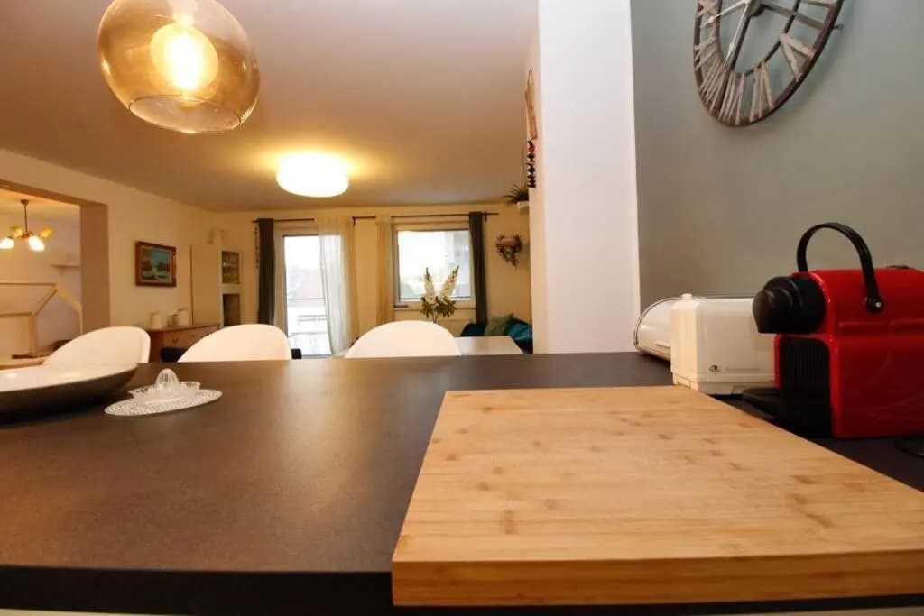 MODERN spacious, 2 BEDROOM, FREE PARKING - photo 5