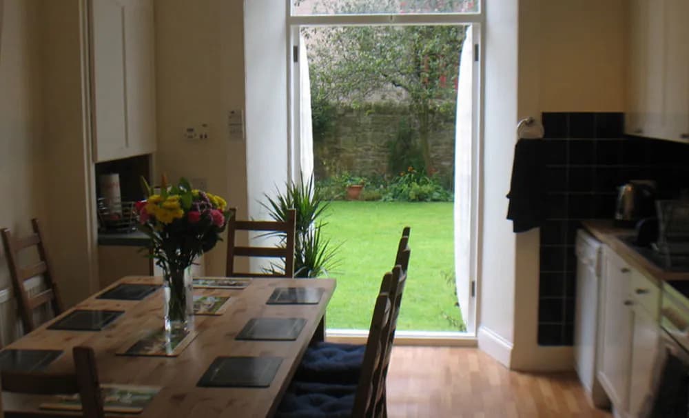 Silver Lining - Mile Apartments - photo 8