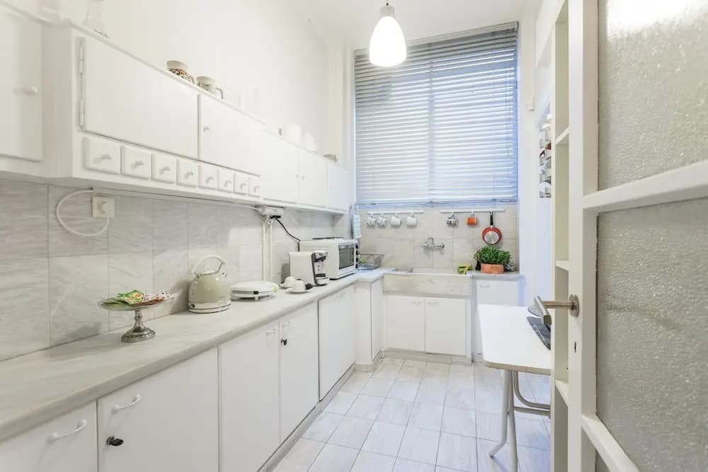 Elegant & Spacious 2bdr Flat - photo 18