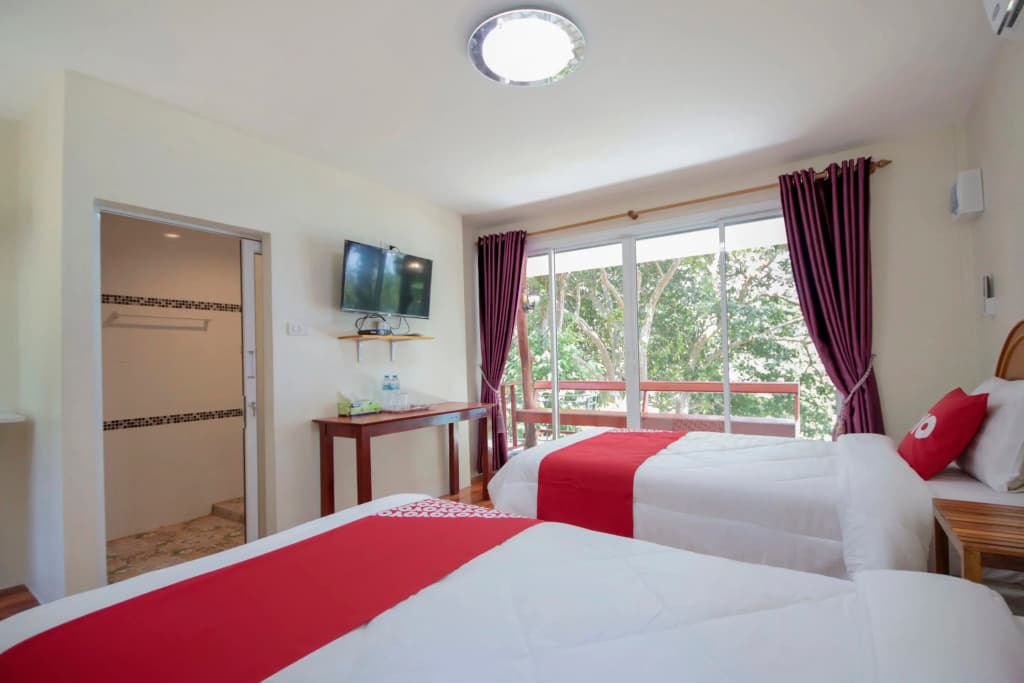 Bamboo Bay Resort - photo 2