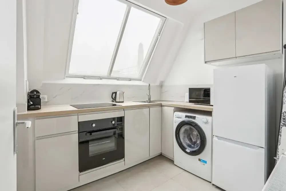 Charmant Appt Avec Balcon - Ternes- Bail Mobilit - photo 12