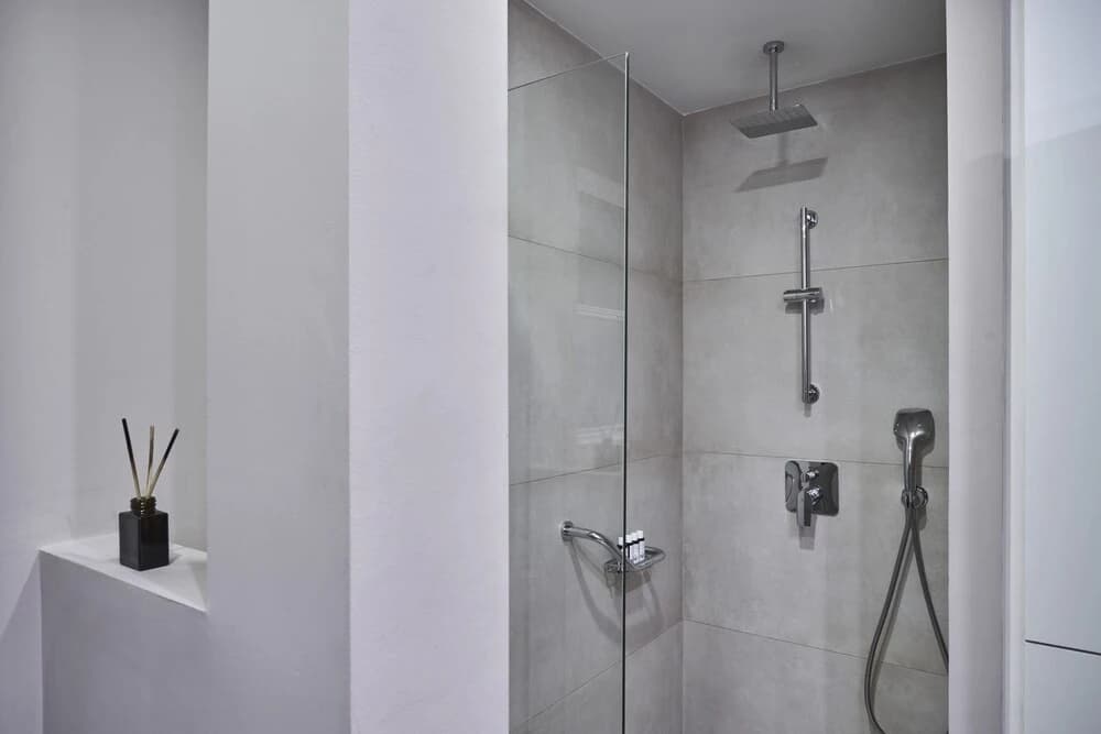 Chic n Bright 3 Bd Apt with Hilton View - photo 11