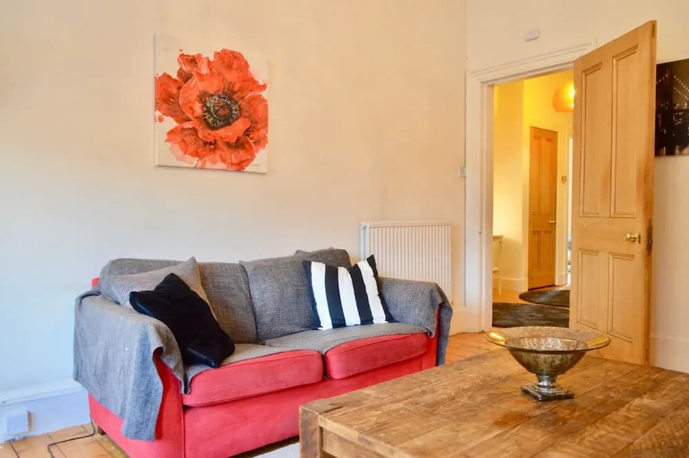 2 Bedroom Morningside Flat - photo 6