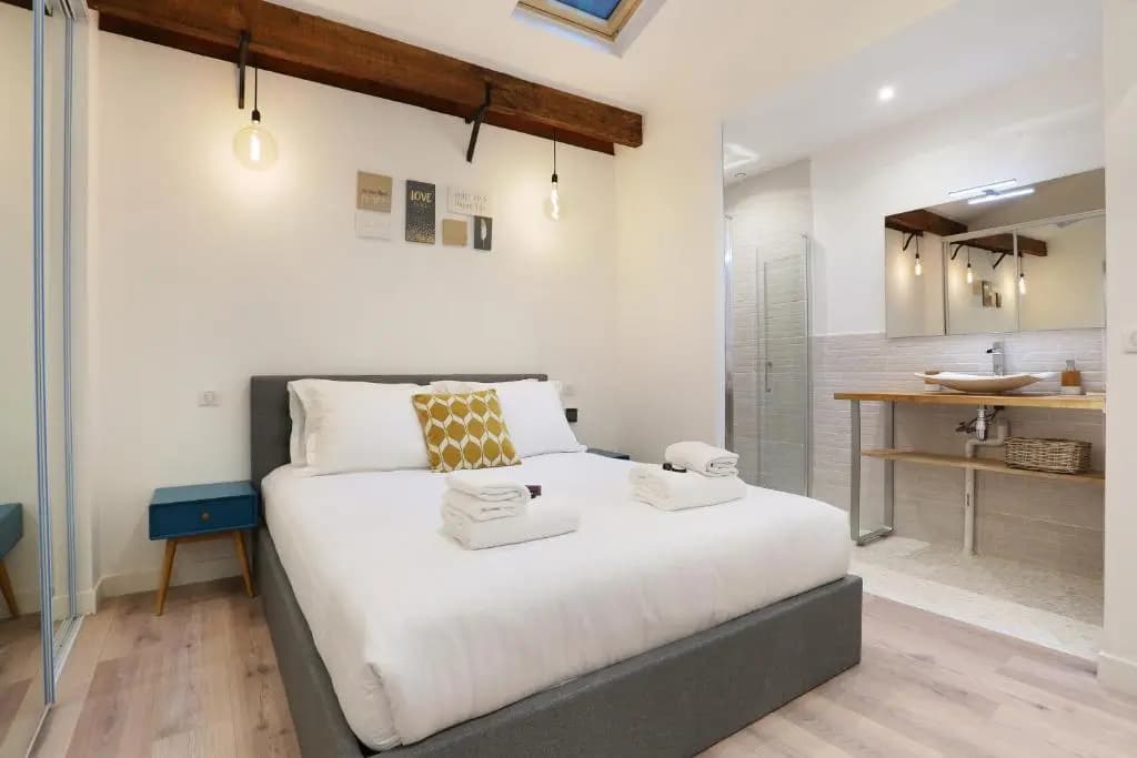 Pick A Flat's Upper Marais Apartments- Rue du Faubourg Saint-Martin - photo 6