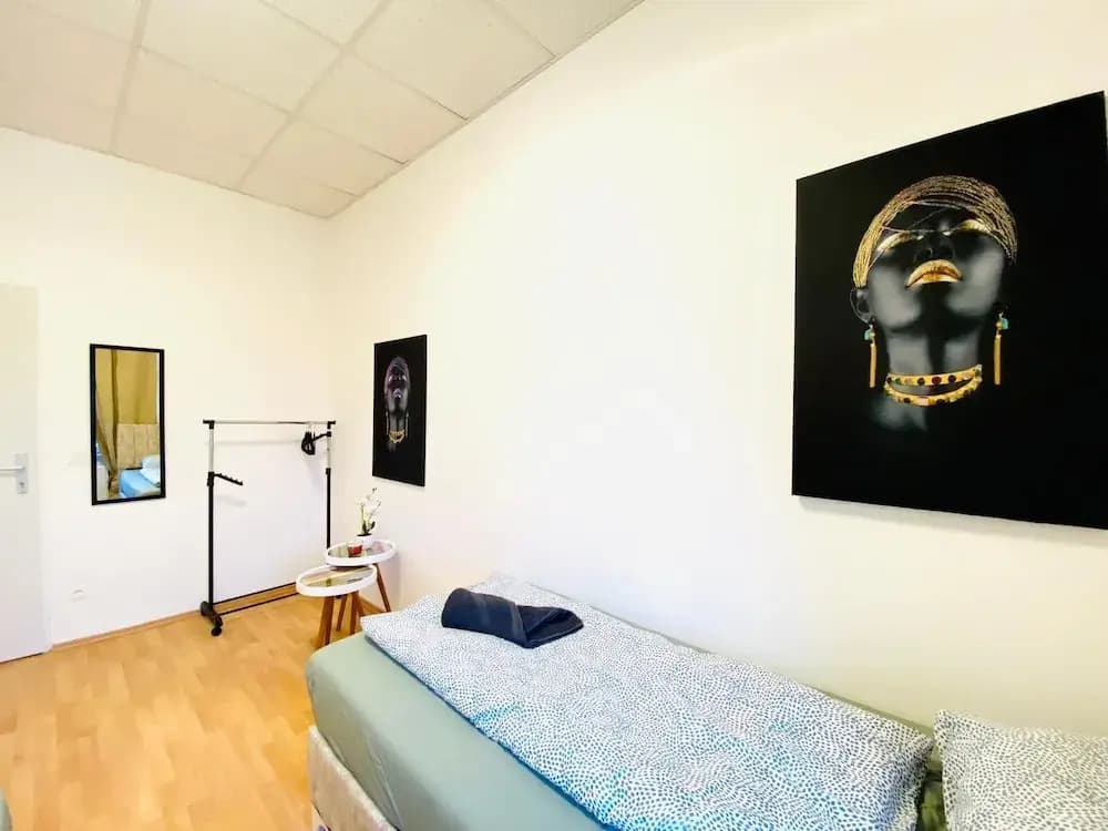Rooms in Cozy 4BR Shared Apt Central - photo 28